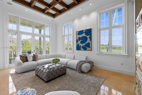 House in Coral Gables, Florida 5 bedrooms, 601.64 sq.m. № 2030536 - photo 8