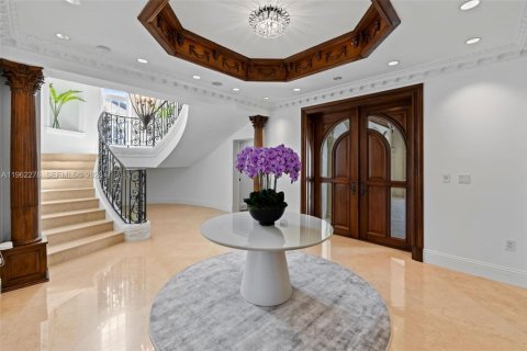 House in Coral Gables, Florida 5 bedrooms, 601.64 sq.m. № 2030536 - photo 2