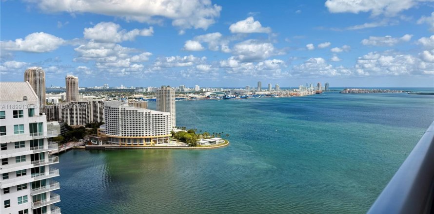 Кондоминиум с 3 спальнями в Майами, Флорида № 1951158