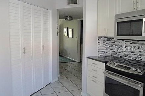Condominio en alquiler en Saint Petersburg, Florida, 2 dormitorios, 99.87 m2 № 2226716 - foto 6