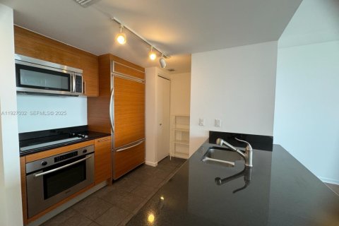 Condo in Miami, Florida, 1 bedroom  № 2052756 - photo 6