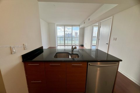 Condo in Miami, Florida, 1 bedroom  № 2052756 - photo 9