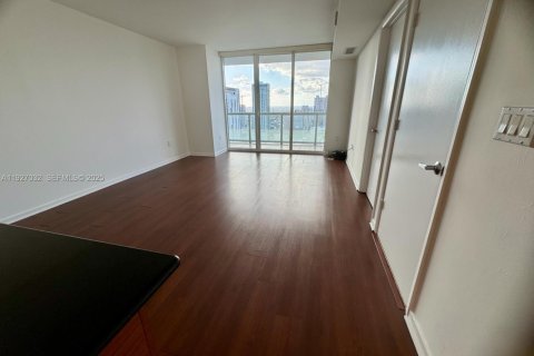 Condo in Miami, Florida, 1 bedroom  № 2052756 - photo 3