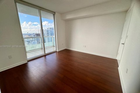 Condo in Miami, Florida, 1 bedroom  № 2052756 - photo 11