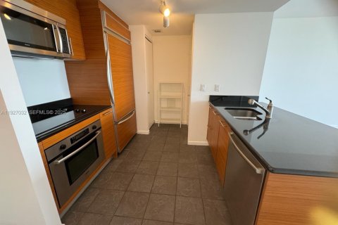 Condo in Miami, Florida, 1 bedroom  № 2052756 - photo 7