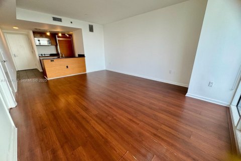 Condo in Miami, Florida, 1 bedroom  № 2052756 - photo 4