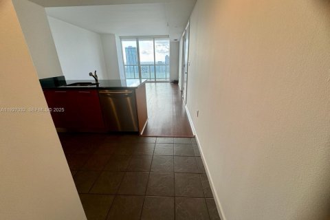 Condo in Miami, Florida, 1 bedroom  № 2052756 - photo 2