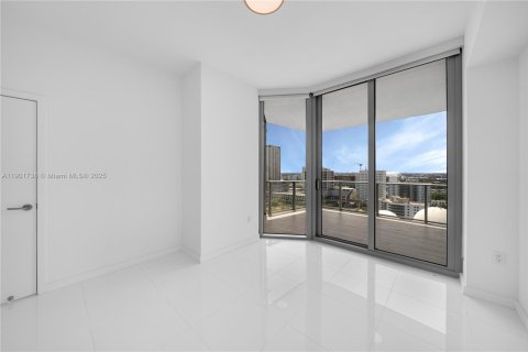 Condo in Miami, Florida, 1 bedroom № 2081753 - photo 12
