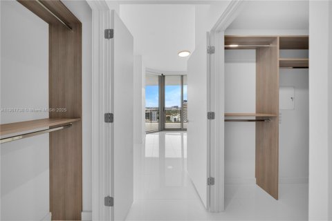 Condo in Miami, Florida, 1 bedroom № 2081753 - photo 15