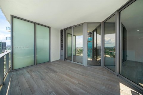Condo in Miami, Florida, 1 bedroom № 2081753 - photo 5