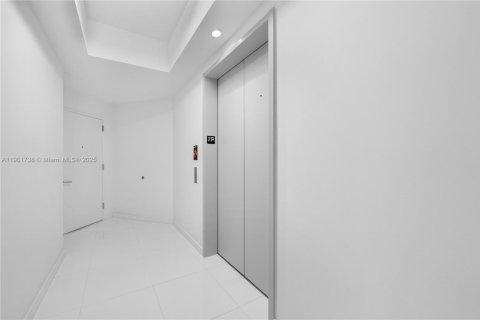 Condo in Miami, Florida, 1 bedroom № 2081753 - photo 22