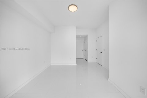 Condo in Miami, Florida, 1 bedroom № 2081753 - photo 14