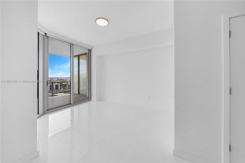Condo in Miami, Florida, 1 bedroom № 2081753 - photo 13
