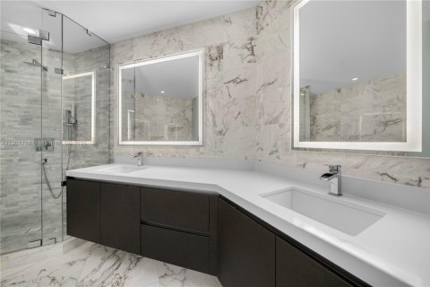 Condo in Miami, Florida, 1 bedroom № 2081753 - photo 8