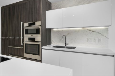 Condo in Miami, Florida, 1 bedroom № 2081753 - photo 7