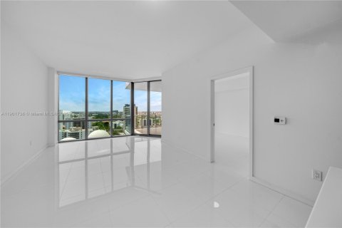 Condo in Miami, Florida, 1 bedroom № 2081753 - photo 21