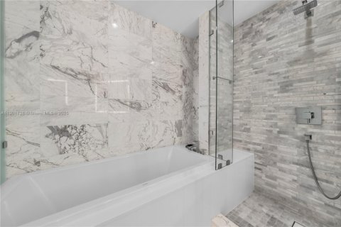 Condo in Miami, Florida, 1 bedroom № 2081753 - photo 10