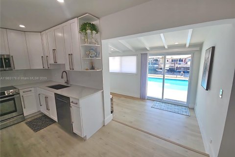 Casa en venta en Fort Lauderdale, Florida, 3 dormitorios, 117.8 m2 № 2022904 - foto 12
