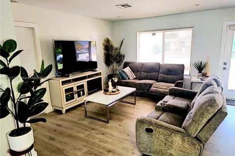 Casa en venta en Fort Lauderdale, Florida, 3 dormitorios, 117.8 m2 № 2022904 - foto 5