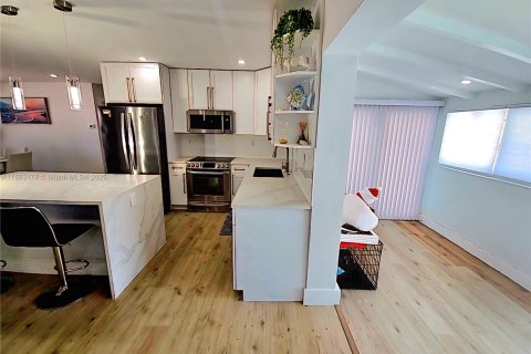 Casa en venta en Fort Lauderdale, Florida, 3 dormitorios, 117.8 m2 № 2022904 - foto 14