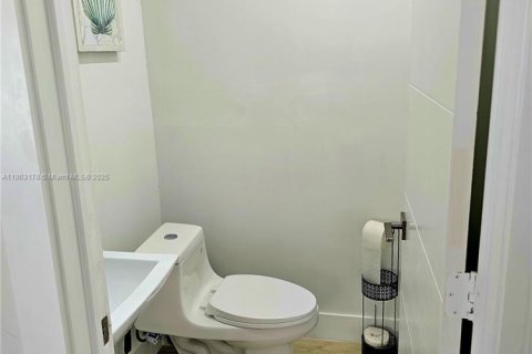 Casa en venta en Fort Lauderdale, Florida, 3 dormitorios, 117.8 m2 № 2022904 - foto 27