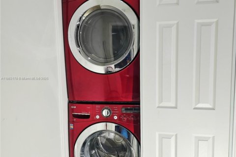 Casa en venta en Fort Lauderdale, Florida, 3 dormitorios, 117.8 m2 № 2022904 - foto 30