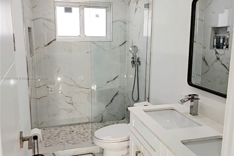 Casa en venta en Fort Lauderdale, Florida, 3 dormitorios, 117.8 m2 № 2022904 - foto 25
