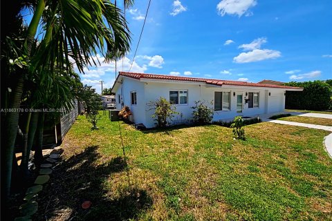 Casa en venta en Fort Lauderdale, Florida, 3 dormitorios, 117.8 m2 № 2022904 - foto 3