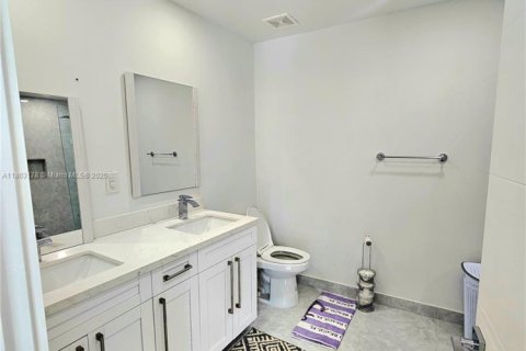 Casa en venta en Fort Lauderdale, Florida, 3 dormitorios, 117.8 m2 № 2022904 - foto 19