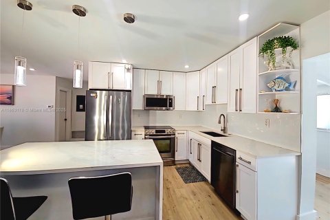 Casa en venta en Fort Lauderdale, Florida, 3 dormitorios, 117.8 m2 № 2022904 - foto 13