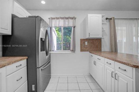 Villa ou maison à louer à Pembroke Pines, Floride: 4 chambres, 130.43 m2 № 1985877 - photo 15