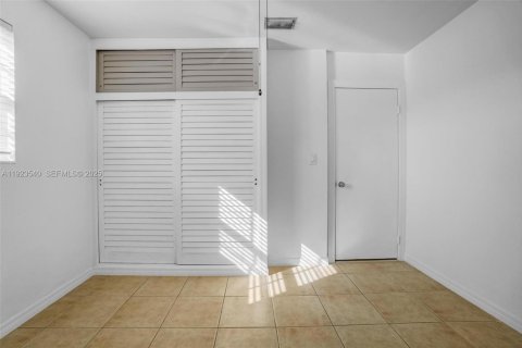 Villa ou maison à louer à Pembroke Pines, Floride: 4 chambres, 130.43 m2 № 1985877 - photo 30