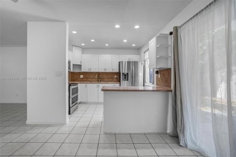 Villa ou maison à louer à Pembroke Pines, Floride: 4 chambres, 130.43 m2 № 1985877 - photo 8