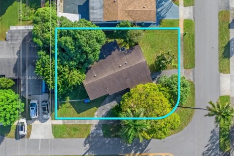 Villa ou maison à louer à Pembroke Pines, Floride: 4 chambres, 130.43 m2 № 1985877 - photo 2