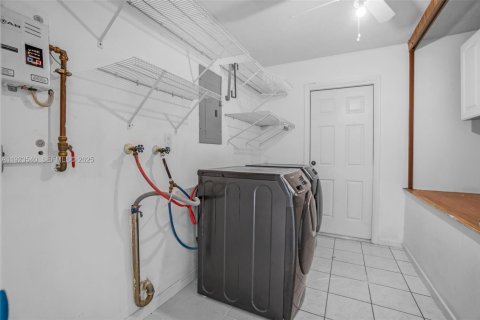 Villa ou maison à louer à Pembroke Pines, Floride: 4 chambres, 130.43 m2 № 1985877 - photo 20