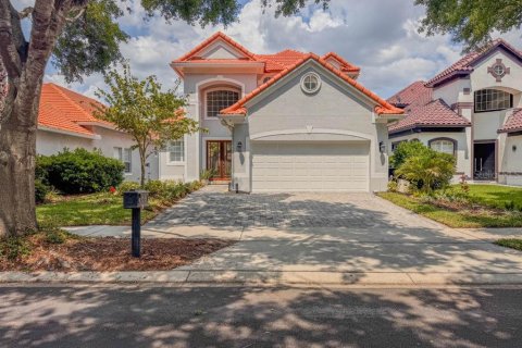 House in Orlando, Florida 5 bedrooms, 417.5 sq.m. № 1690305 - photo 1