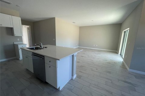 Villa ou maison à louer à Ocklawaha, Floride: 3 chambres, 143.35 m2 № 1835029 - photo 6