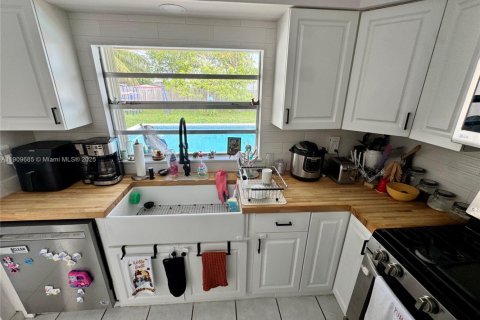 Villa ou maison à louer à Cutler Bay, Floride: 4 chambres, 125.6 m2 № 1965375 - photo 4