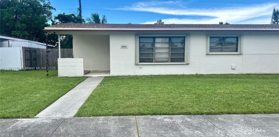 Villa ou maison à Cutler Bay, Floride 4 chambres, 125.6 m2 № 1965375