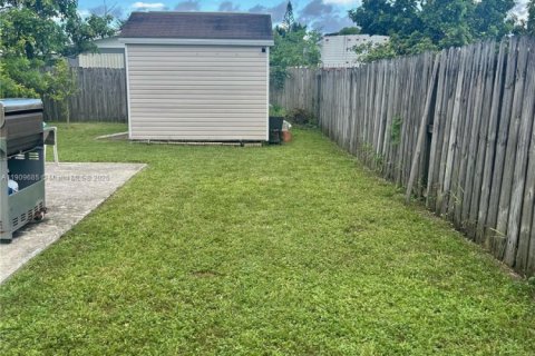 Villa ou maison à louer à Cutler Bay, Floride: 4 chambres, 125.6 m2 № 1965375 - photo 13