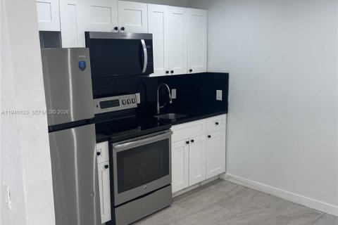 Villa ou maison à louer à Miami, Floride: 1 chambre, 74.32 m2 № 1997352 - photo 10