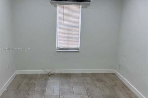 Villa ou maison à louer à Miami, Floride: 1 chambre, 74.32 m2 № 1997352 - photo 2