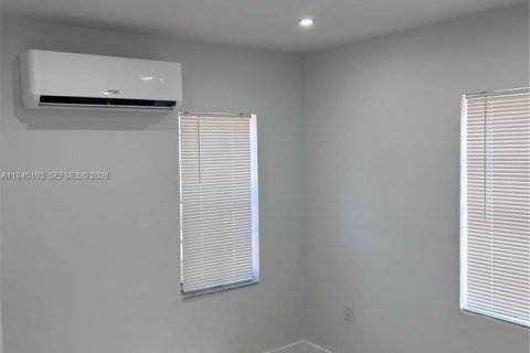 Villa ou maison à louer à Miami, Floride: 1 chambre, 74.32 m2 № 1997352 - photo 3