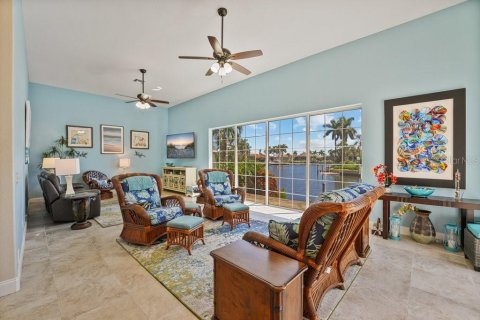 House in Punta Gorda, Florida 3 bedrooms, 256.69 sq.m. № 2425264 - photo 7