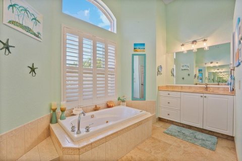 House in Punta Gorda, Florida 3 bedrooms, 256.69 sq.m. № 2425264 - photo 17