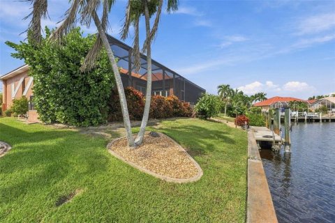House in Punta Gorda, Florida 3 bedrooms, 256.69 sq.m. № 2425264 - photo 26