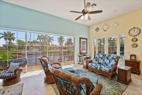 House in Punta Gorda, Florida 3 bedrooms, 256.69 sq.m. № 2425264 - photo 9