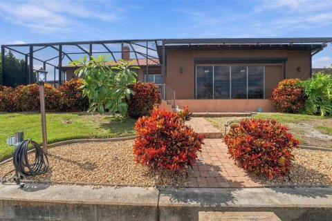 House in Punta Gorda, Florida 3 bedrooms, 256.69 sq.m. № 2425264 - photo 25