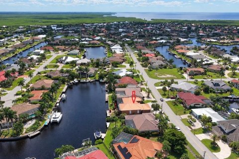 House in Punta Gorda, Florida 3 bedrooms, 256.69 sq.m. № 2425264 - photo 2
