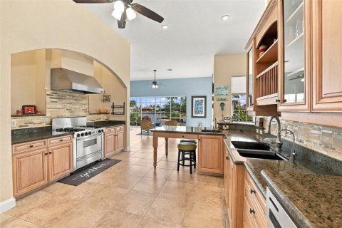 House in Punta Gorda, Florida 3 bedrooms, 256.69 sq.m. № 2425264 - photo 3
